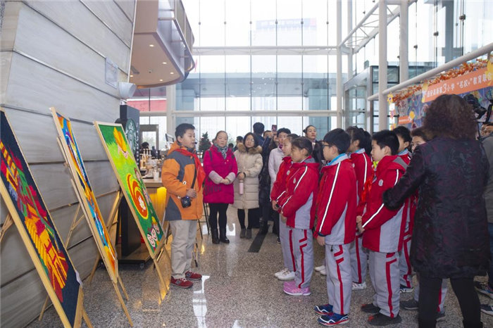 文化浸润生活，艺术点亮人生 走进西安高新区中小学艺术节美术作品展