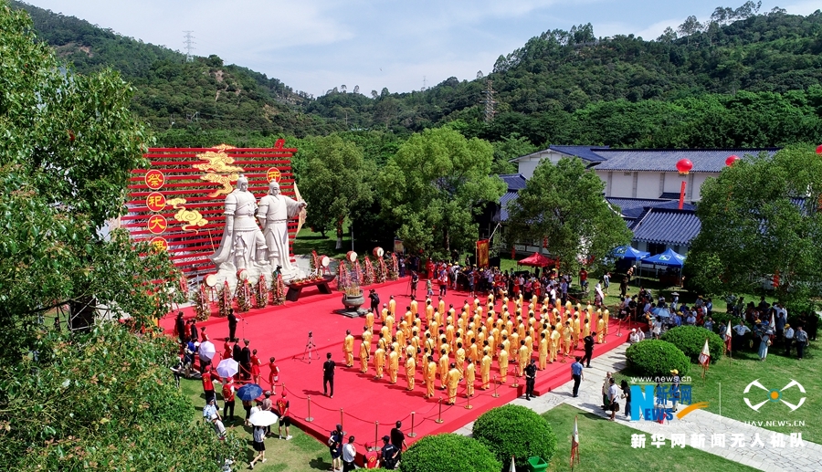 福建：海峡两岸民众共祭开漳圣王