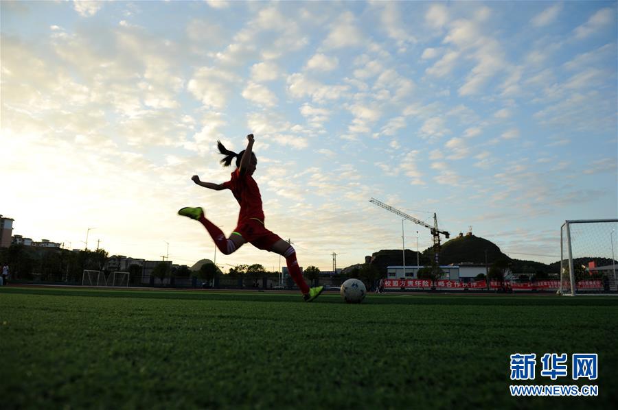 图片故事：苗乡少年圆梦世界杯