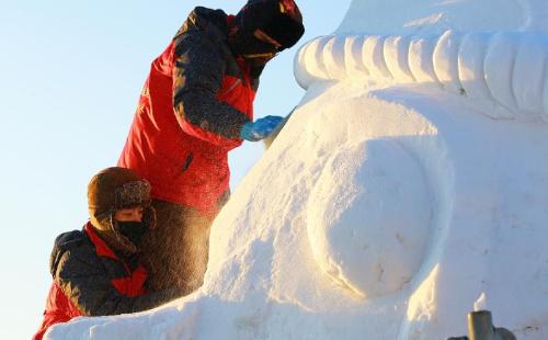 “龙江雪韵”全省大学生雪雕比赛在大庆举行