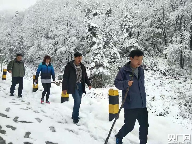 西安航空基地第一驻村书记成酉锋：全力帮扶大山深处的 乡亲们脱贫致富