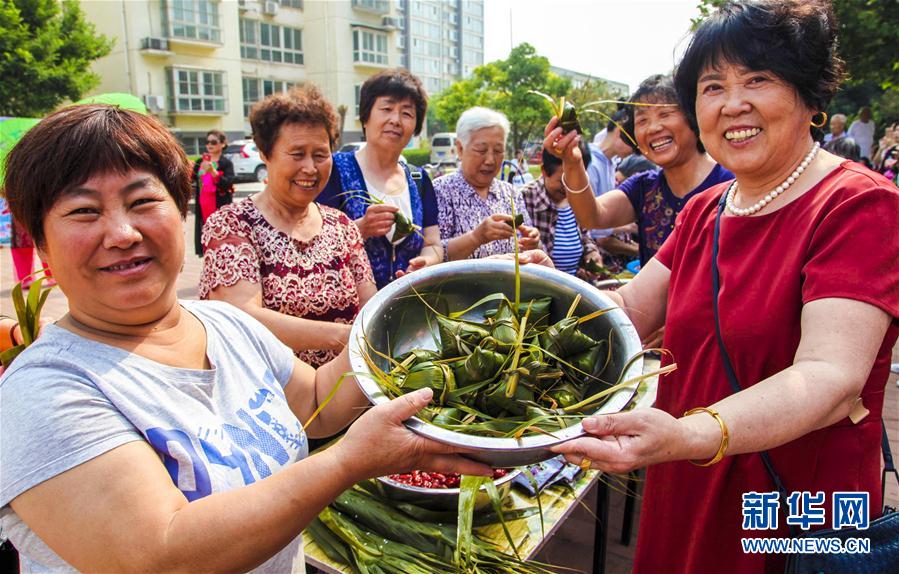 河北永清：粽香邻里迎端午