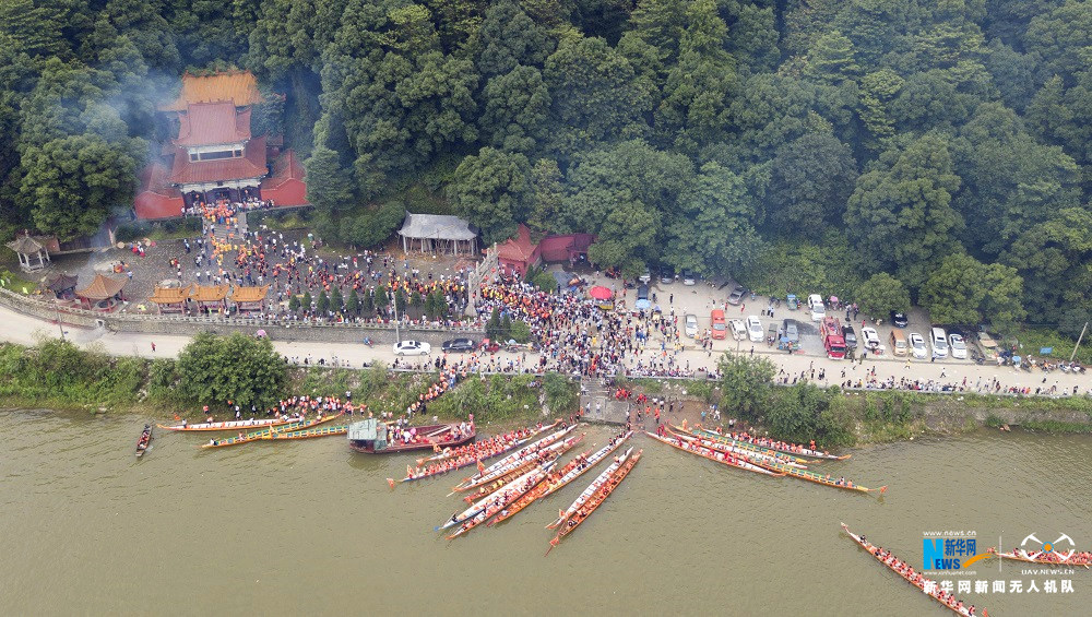 迎端午 航拍江西仙女湖昌山庙龙舟活水