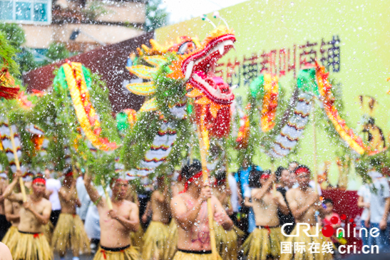 贵州平塘：水龙巡游迎端午