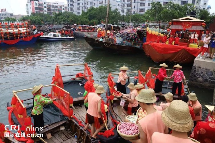 【唐已审】【供稿】【八桂大地、八桂大地-北海】【旅游文体】【焦点图】【移动端-焦点图】北海疍家水上婚礼闹端午