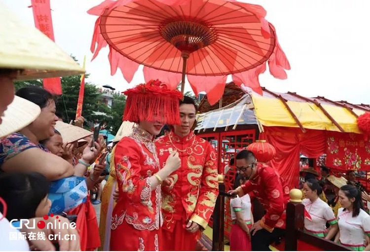 【唐已审】【供稿】【八桂大地、八桂大地-北海】【旅游文体】【焦点图】【移动端-焦点图】北海疍家水上婚礼闹端午