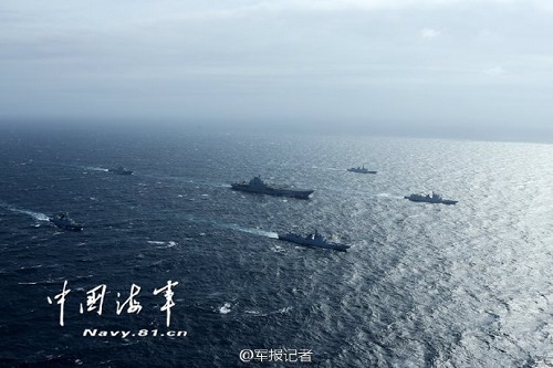 歼-15舰载机首次在南海起降航母