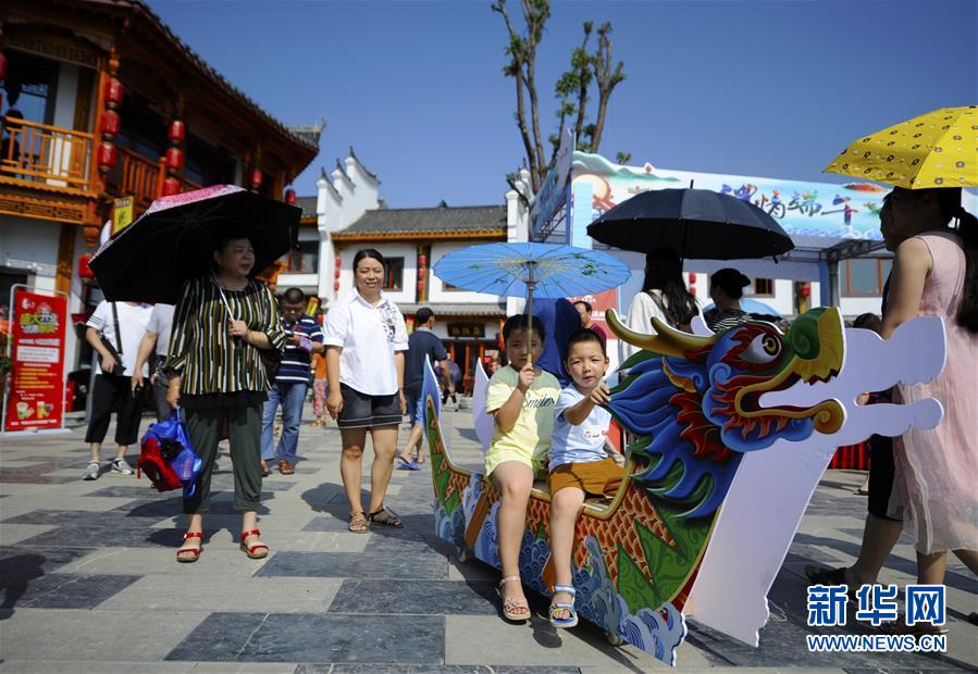 湖南永州：零陵古城开街迎客