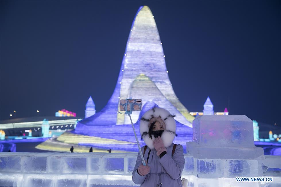 Tourists visit 21st edition of Ice-Snow World in Harbin