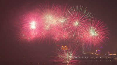 Splendid night: Fireworks explode over the sky of Macao and Zhuhai