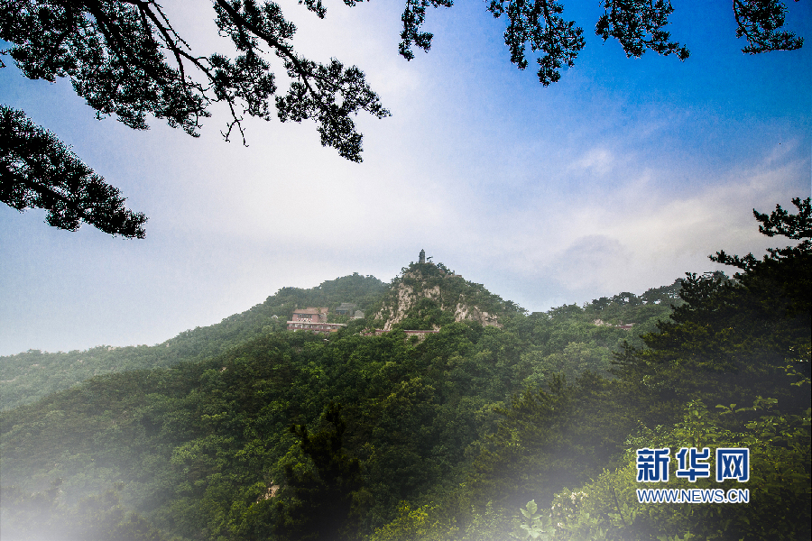 天津：雾锁盘山