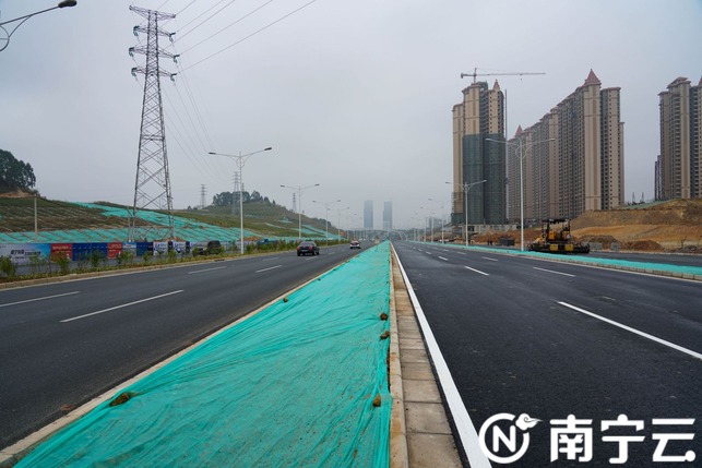 南宁凤岭北路(厢竹大道-高坡岭路)12月30日主线通车 市民到东站更方便