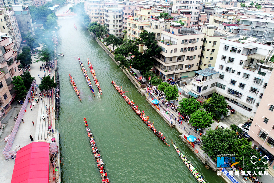 航拍广州龙舟“招景” 千楫舞浪