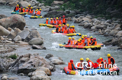 【旅游资讯-文字列表】河南鲁山尧山镇：绿水青山增效益，全域旅游助脱贫 （页面标题：绿水青山增效益，全域旅游助脱贫 ）