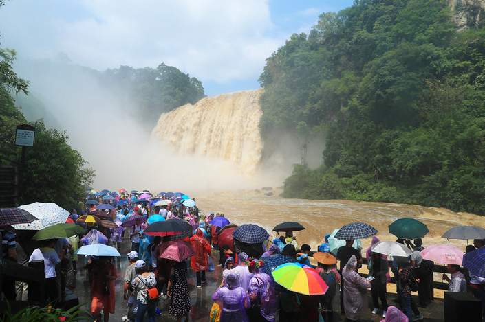 （旅游）游客人数破亿 收入超千亿 2019年安顺旅游正红火