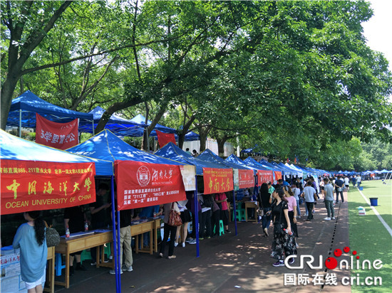 【CRI专稿 图文】重庆大学2018“校园开放日”活动举行【内容页标题】重庆大学2018“校园开放日”活动举行 招生专家现场指导考生填报志愿