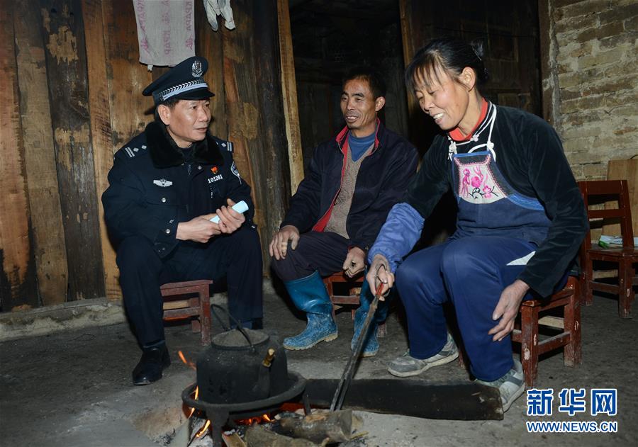 坚守在深山里的铁路“骑警”