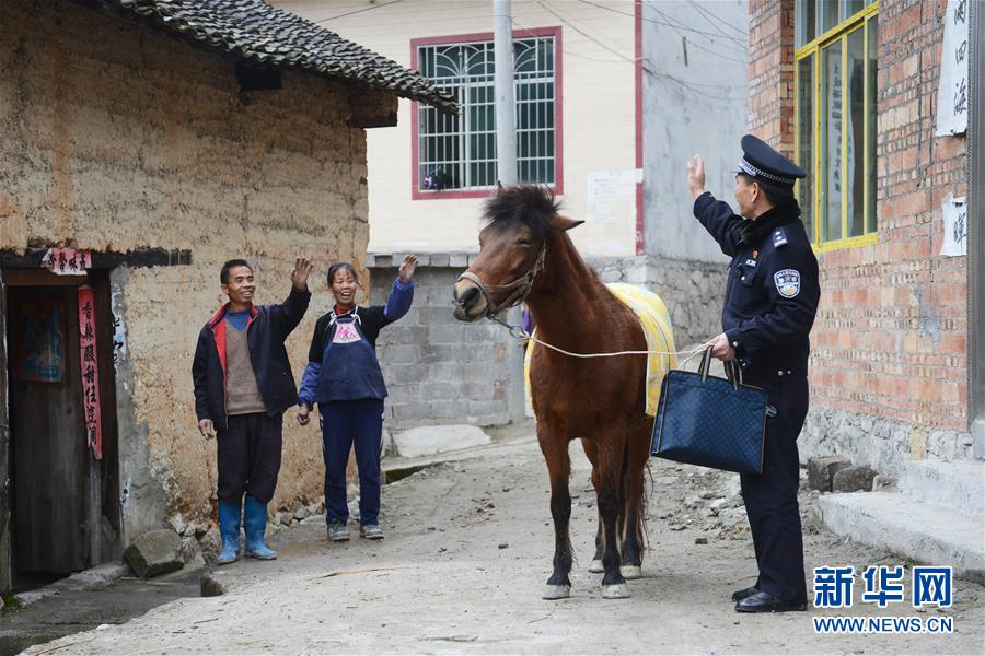 坚守在深山里的铁路“骑警”