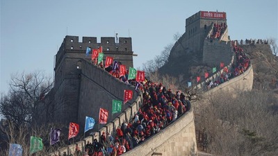 People visit Great Wall to celebrate New Year in Beijing