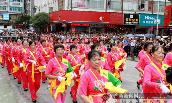 龙胜各族兄弟姐妹齐欢聚 龙脊梯田文化节助脱贫