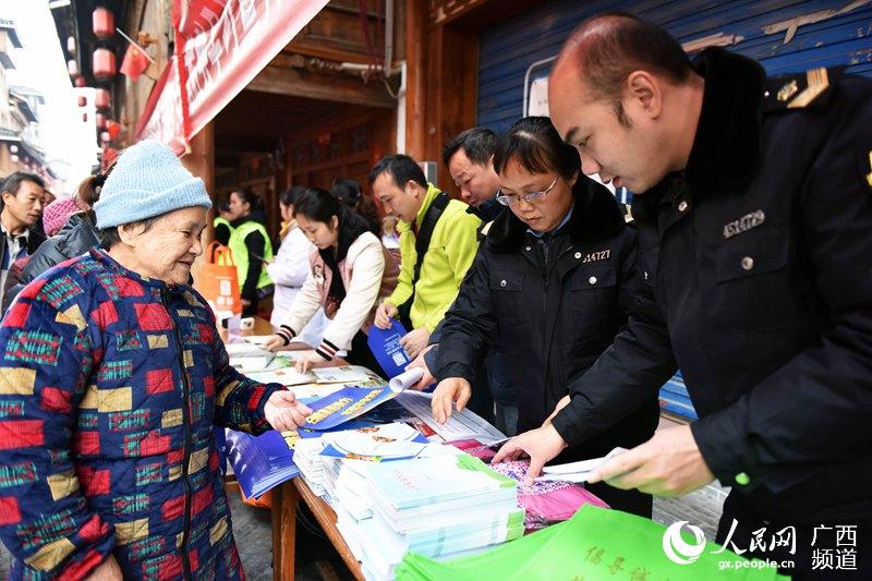 广西龙胜：“四下乡”惠民生