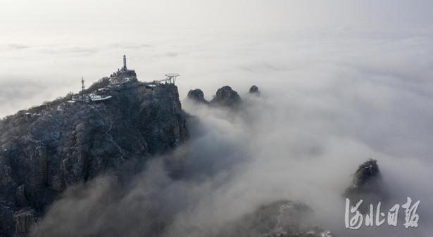 保定：狼牙山出现雾雪奇观