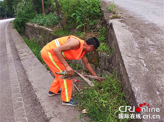 【CRI专稿 列表】重庆丰都县：基层一线最美公路人冉华平32年的坚守