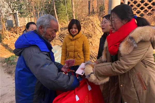 西安市长安区携手女企业家开展新年慰问活动