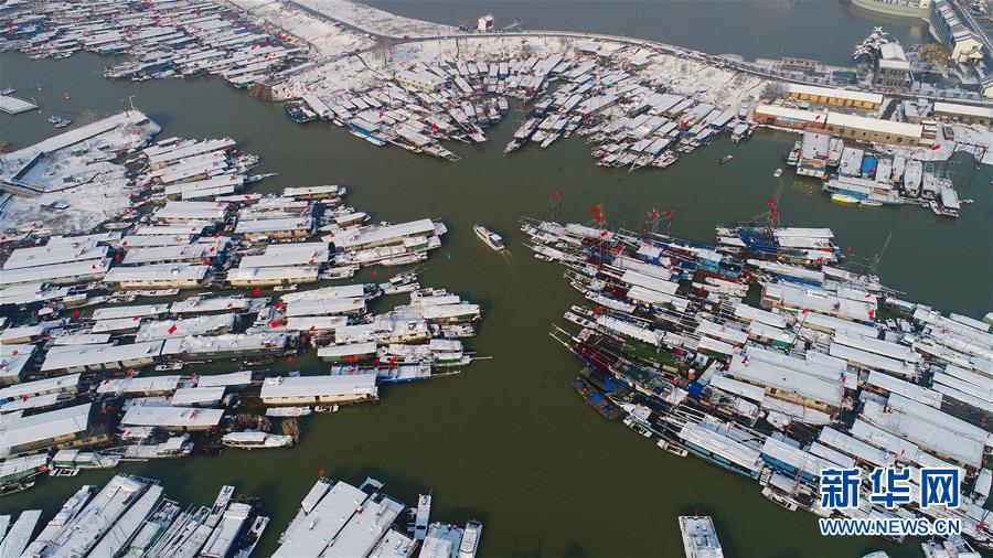 江苏多地迎鸡年首场降雪