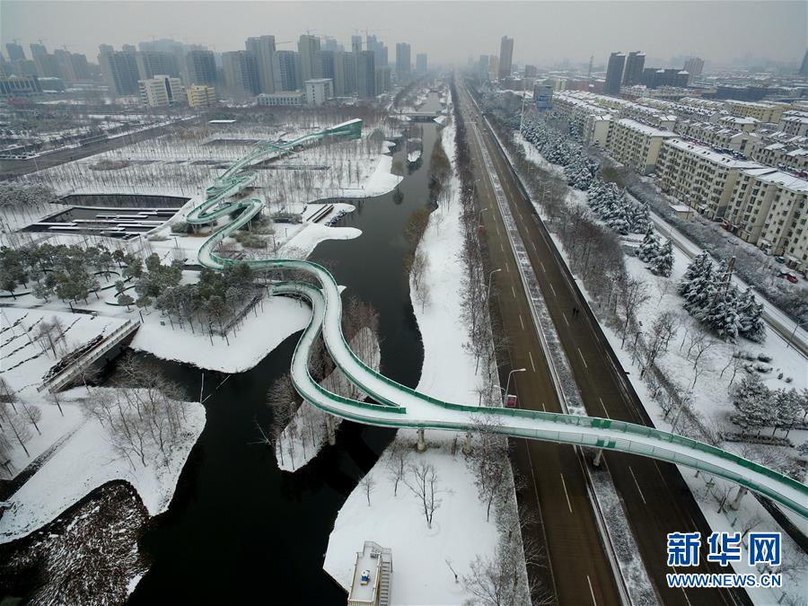 江苏多地迎鸡年首场降雪