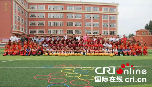 海外大V走进师大附小 感受龙江小学校园文化