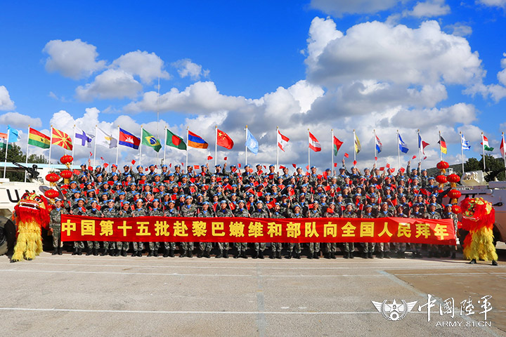 扫雷场上，中国赴黎巴嫩维和部队官兵这样过新年