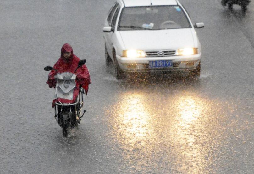 今晨 武汉暴雨如注