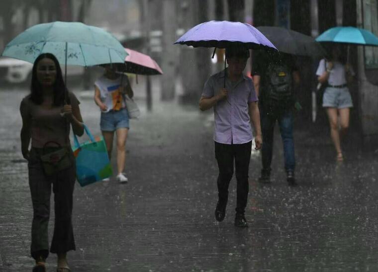 今晨 武汉暴雨如注