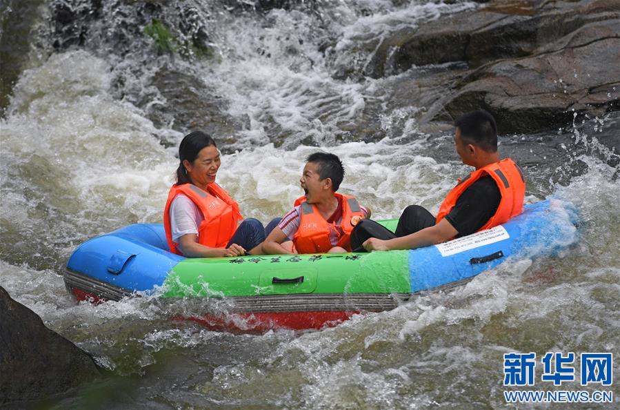 江西：夏日漂流觅清凉