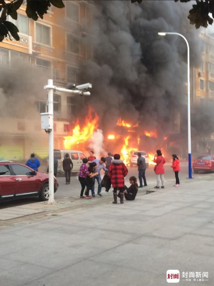 浙江足浴店起火:一家四口做足浴 2人遇难2人失踪