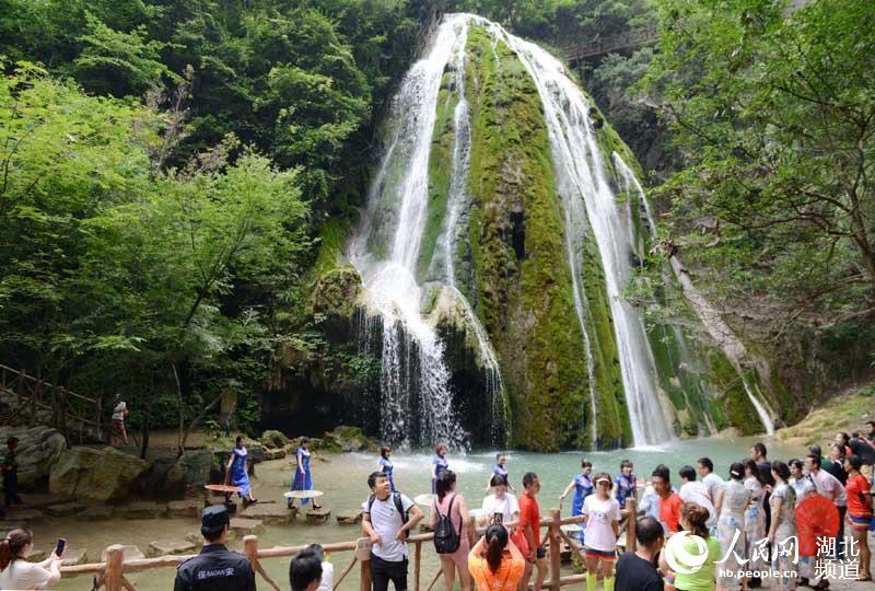 湖北襄阳：青山绿水享清凉