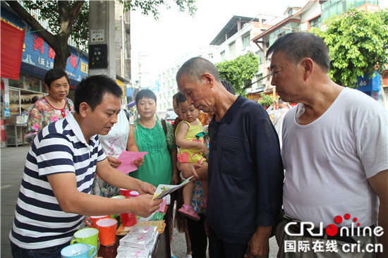 【区县联动】【万盛】重庆万盛青年镇开展世界人口日宣传活动