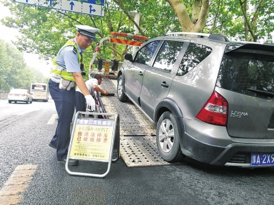 【汽车-图片】对违法占道车辆交警有了新动作