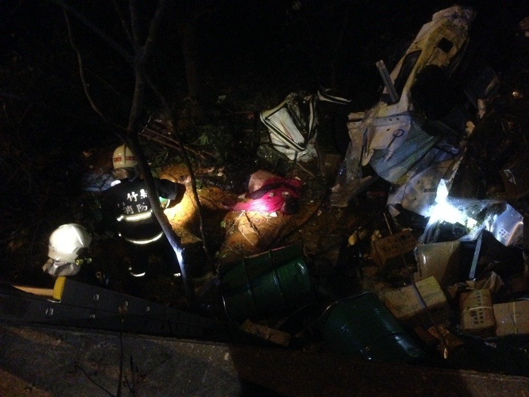 台湾又一起车祸！1号高速公路货车追尾致1死3伤