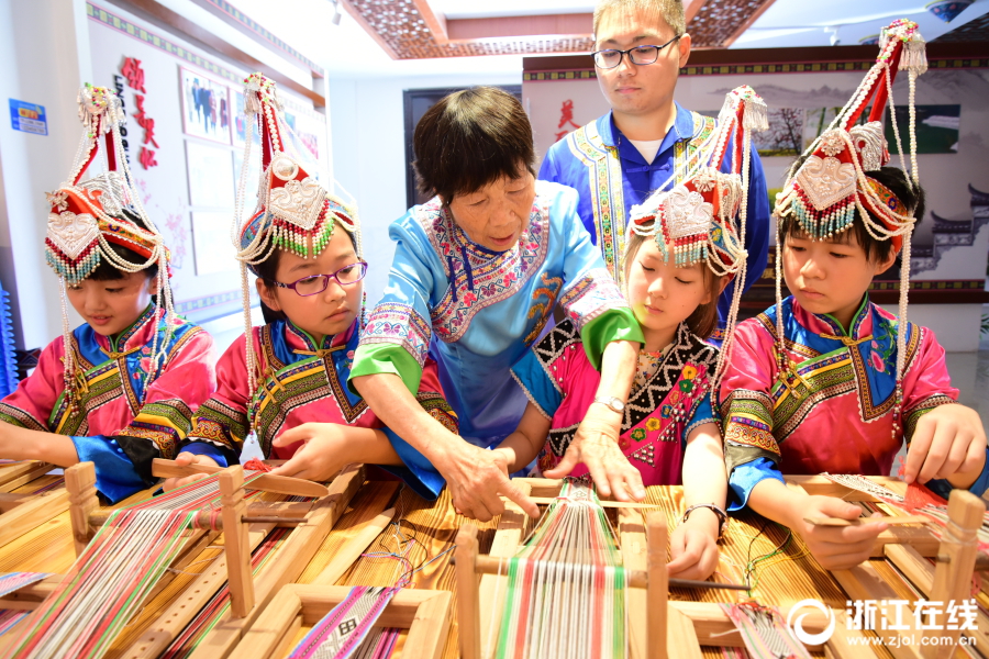 建德：学非遗 织畲带