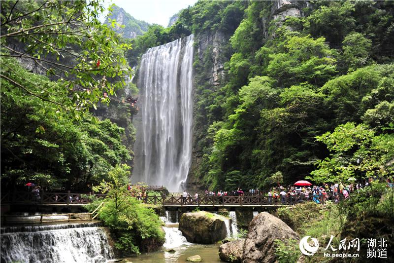 湖北宜昌：夏游“三峡大瀑布” 山水“氧吧”觅清凉