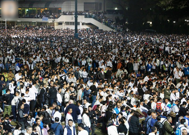 香港近4万警民集会 声援因“袭击占中者”被判入狱警察