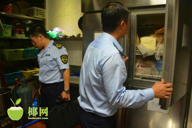 【食品农业】【即时快讯】餐饮店网络订餐量大  临高食药监检查保安全