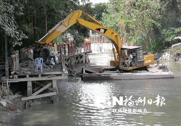 【福建时间 图文】【滚动新闻】【地市 福州】 福州西湖沉淀区开展“深度清洁”9月底前全部清除