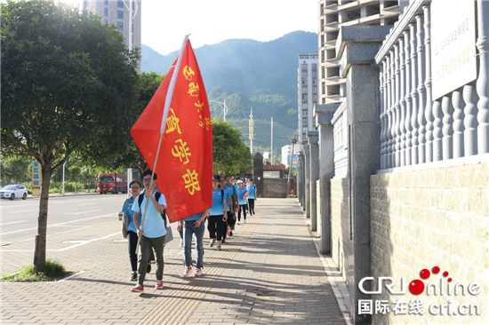 【科教 图文】西南大学学生“三下乡”：用关怀尽赤爱【内容页标题】西南大学学生“三下乡”：用关怀尽赤爱 借美育助未来