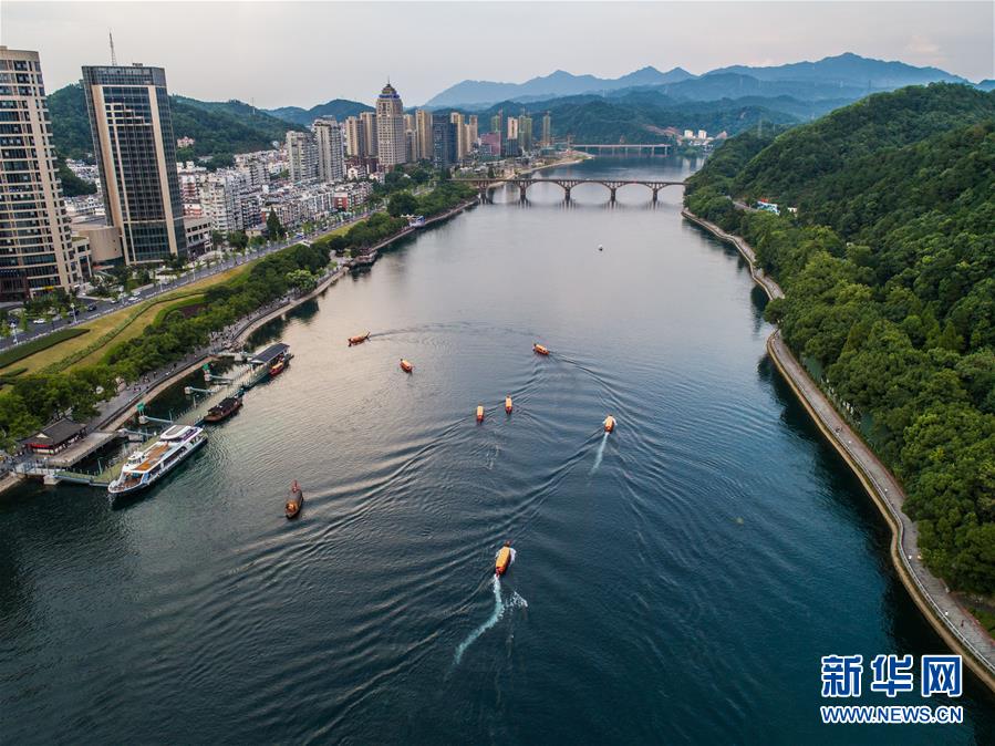 浙江建德：17℃江水送清凉