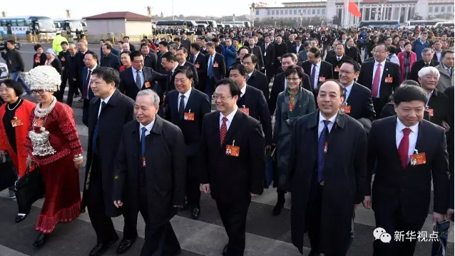 习近平的两会时间：习近平代表的一天