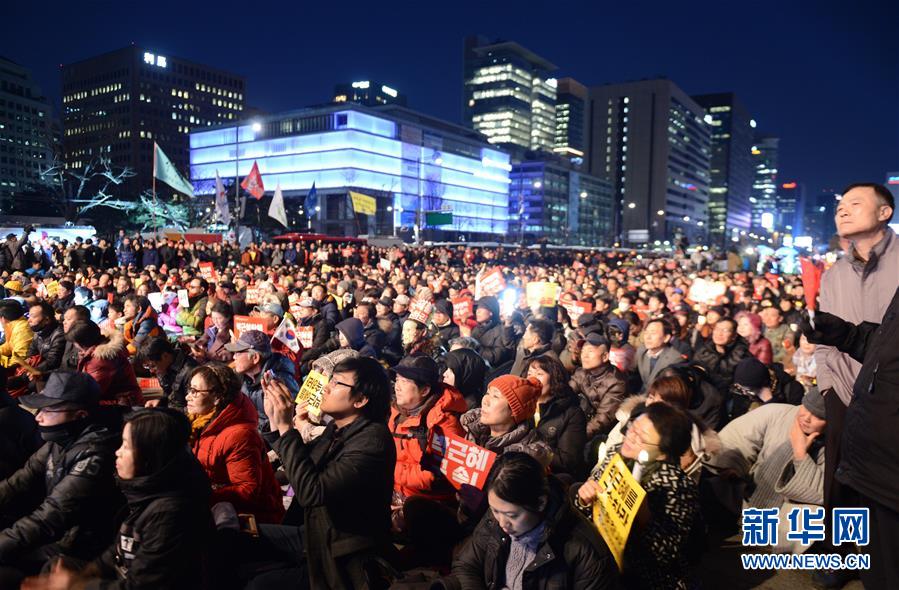 支持弹劾朴槿惠的韩国民众在首尔集会