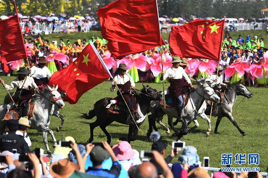 甘肃：甘南草原欢乐“香巴拉”